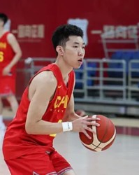 中欧体育app下载-廖三宁半场出战13分钟，5中4、罚球3中2得到10分4篮板2助攻
