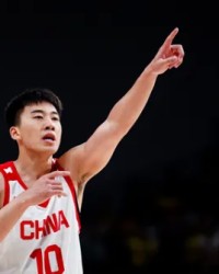 媒体人：王俊杰可以说是现在中国男篮最不能缺少的球员
